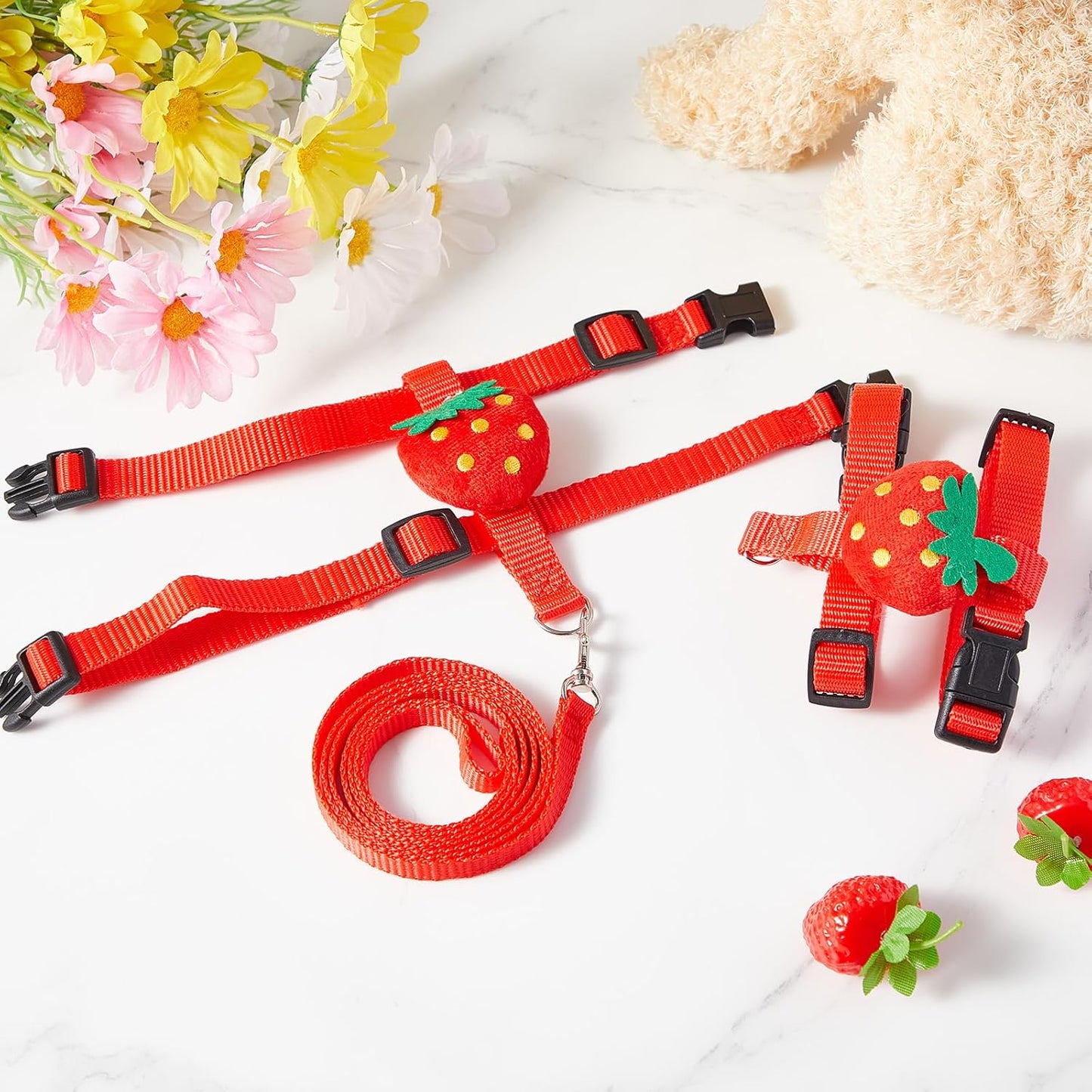 Cute Strawberry Duck Leash and Harness Set – Adjustable Vest Harness for Pet Ducks, Geese & Small Poultry – Outdoor Walking Strap with Adorable Design